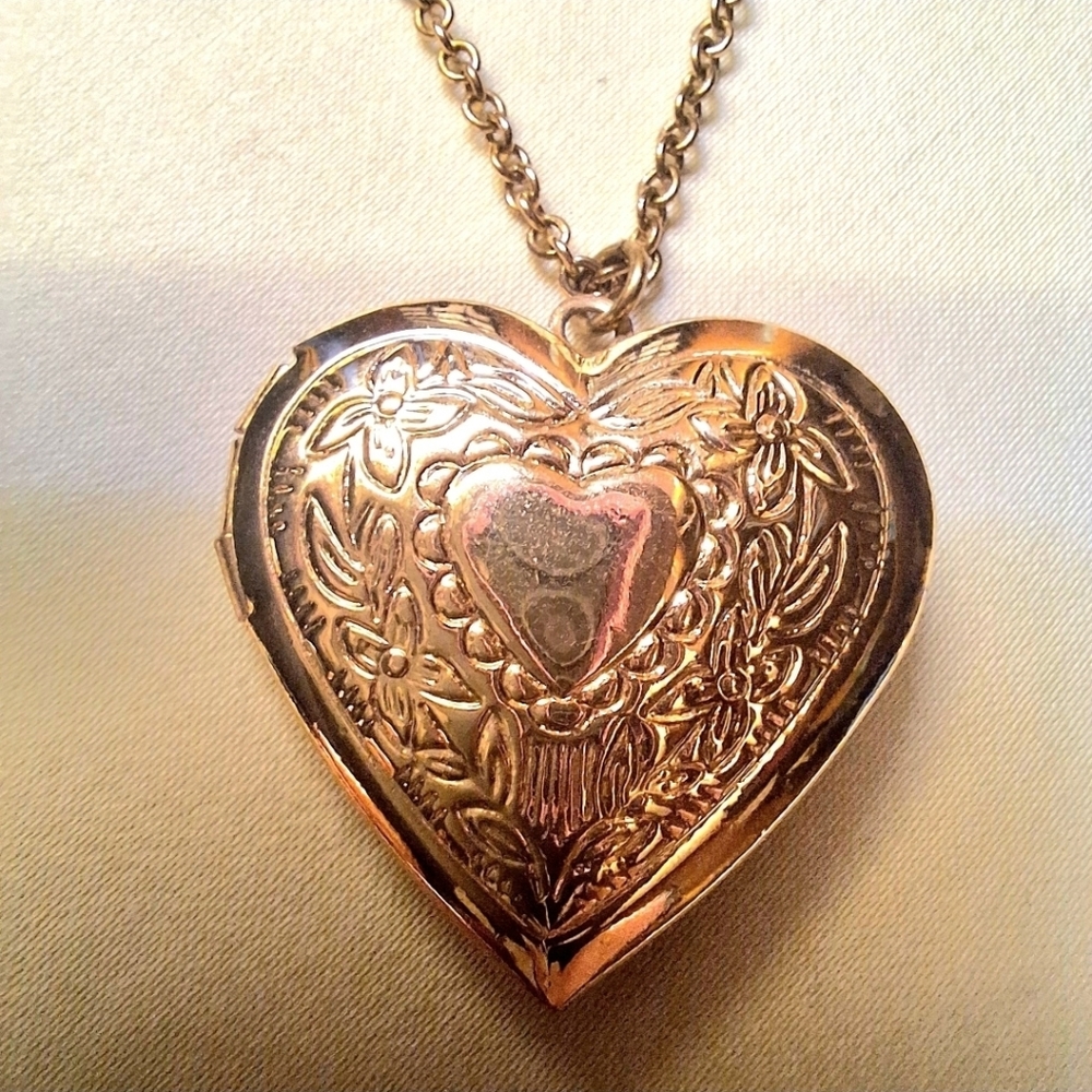 Floral Detail Heart Locket Pendant Necklace